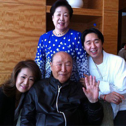 Dr. og fru Moon med In Jin og Hyung Jin 